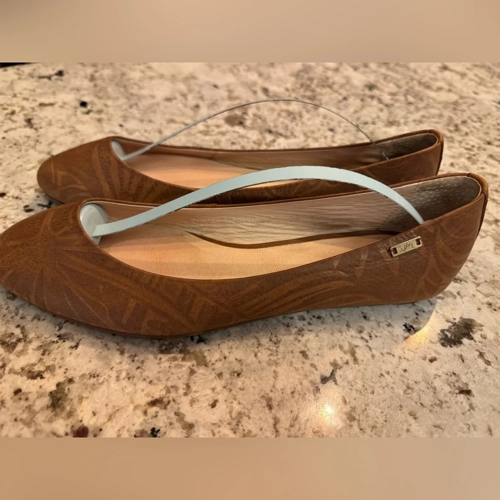 Tan Leather Flats Minimalist‎ Design